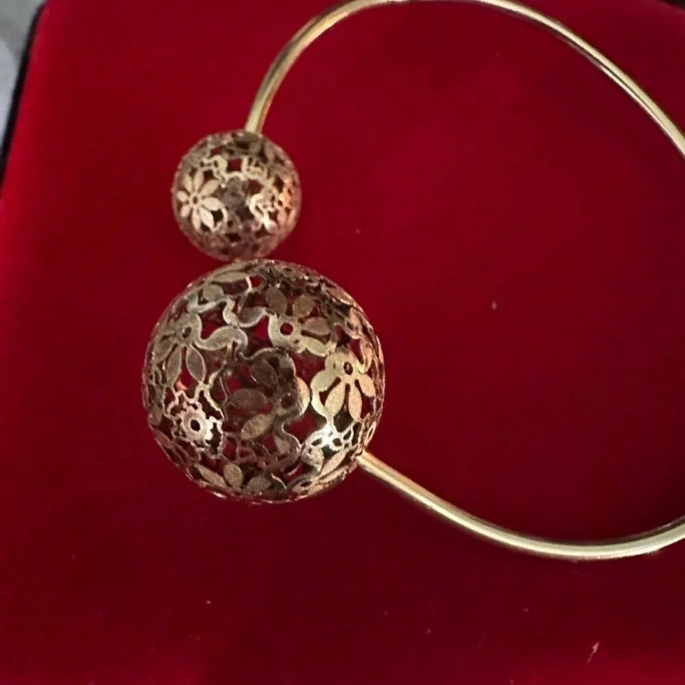 N/A elegant gold